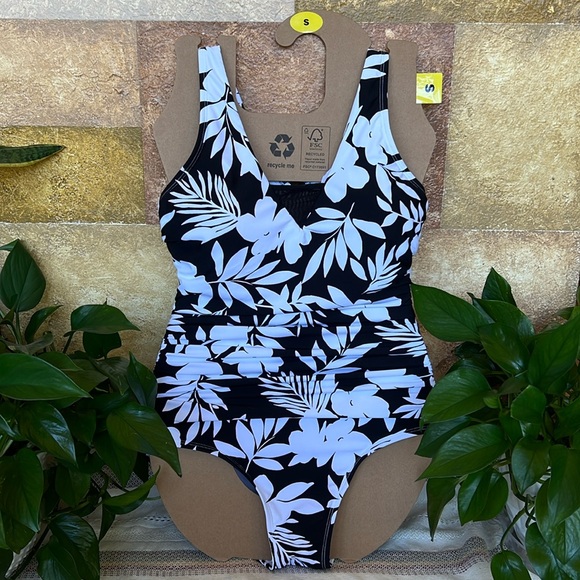 Lands' End Other - NEW Lands’ End One-Piece Women’s Black/White Floral Swimsuit UPF 50, Size Small